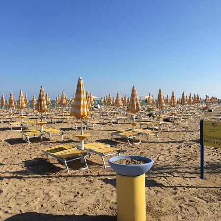 Appartamento APP. MARCOPOLO - 100mt dal mare Lido di Jesolo Esterno foto