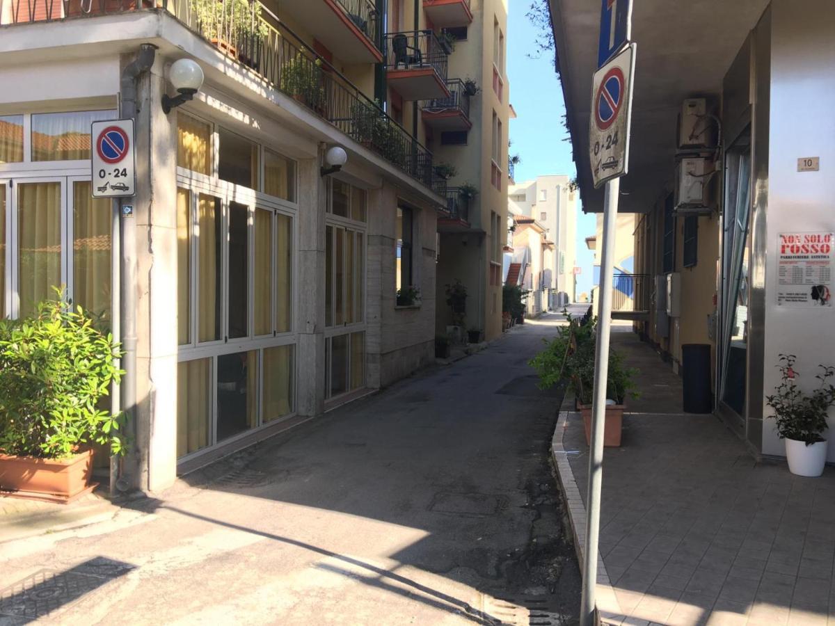 Appartamento APP. MARCOPOLO - 100mt dal mare Lido di Jesolo Esterno foto